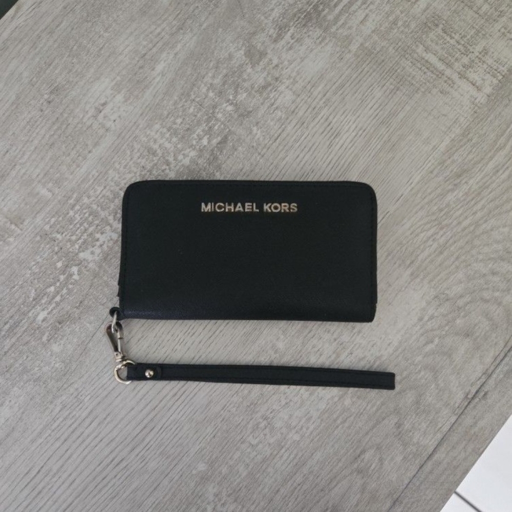 Michael Kors Elegant Black Wristlet